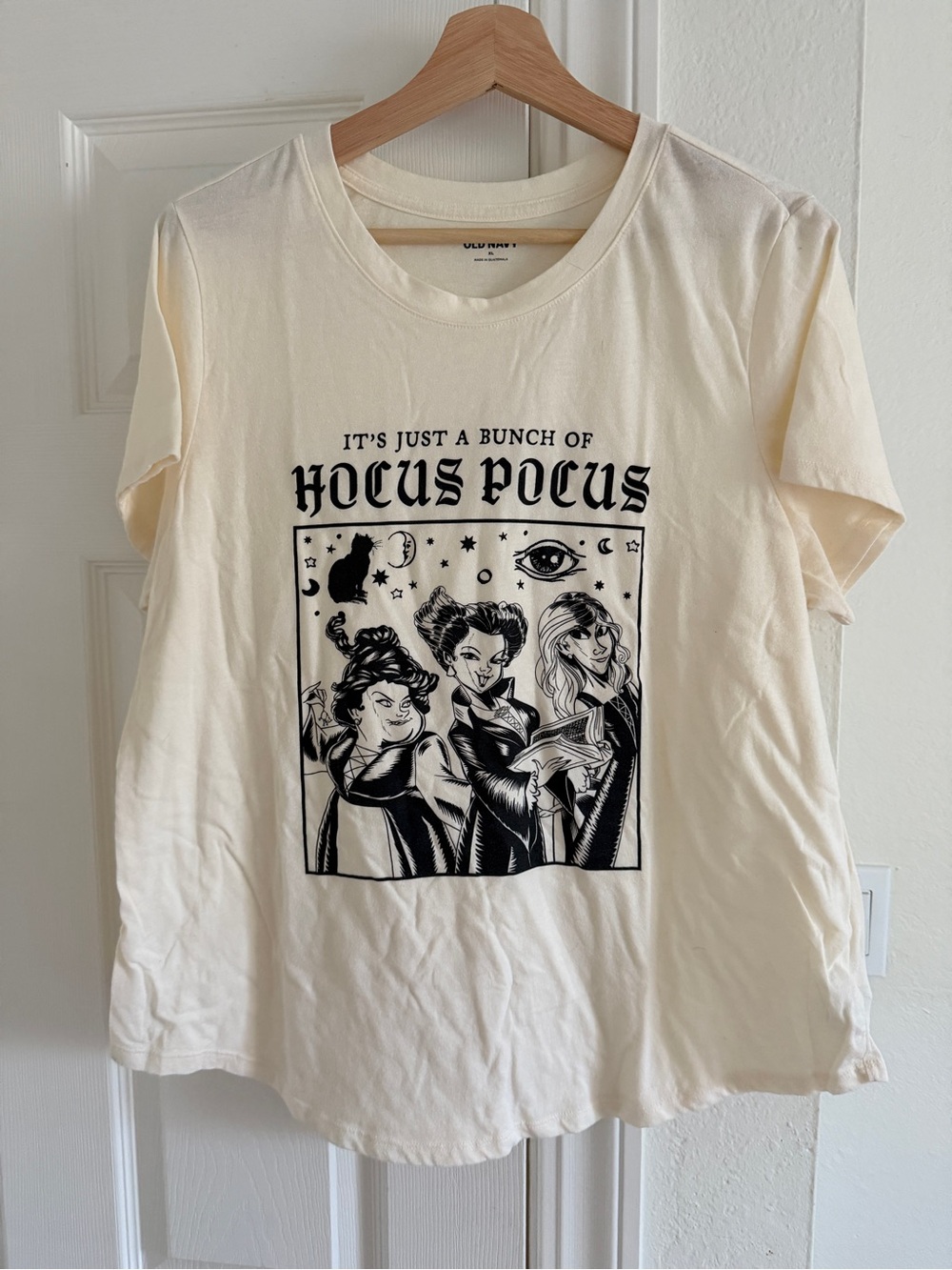 Old Navy Cream Short-Sleeve Hocus Pocus Graphic Tee